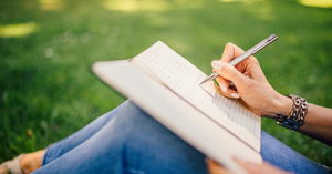 Come preservare i tuoi ricordi: l'importanza di scrivere a mano lettere e diari