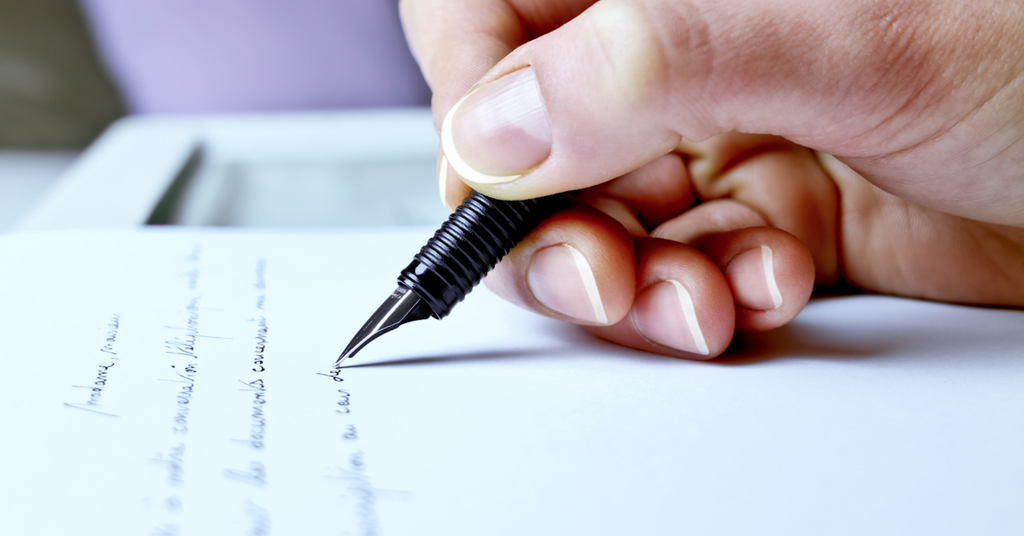 Scrivere a mano come forma di meditazione: come la scrittura consapevo