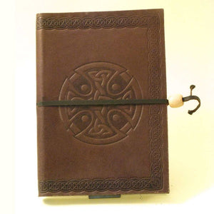 quaderno artigianale in pelle croce celtica